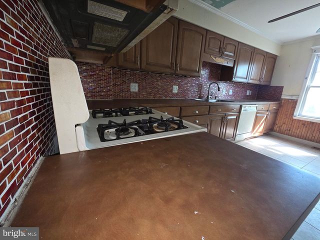 820 DIVISION ST, Gloucester City, NJ 08030