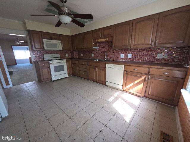 820 DIVISION ST, Gloucester City, NJ 08030
