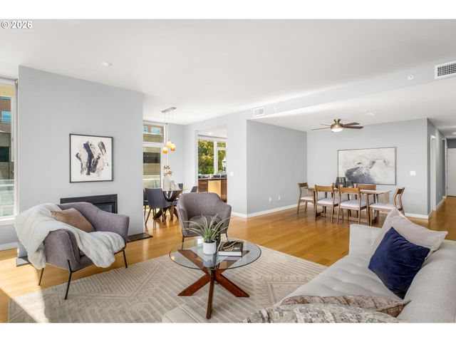 1920 S RIVER Dr 202, Portland, OR 97201