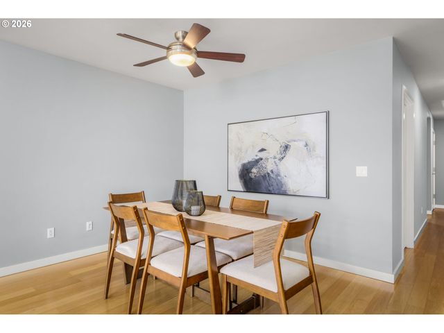1920 S RIVER Dr 202, Portland, OR 97201