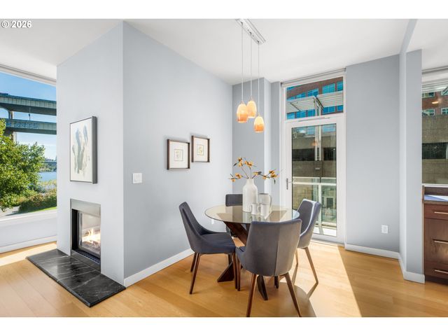 1920 S RIVER Dr 202, Portland, OR 97201