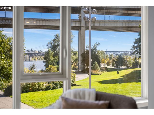 1920 S RIVER Dr 202, Portland, OR 97201