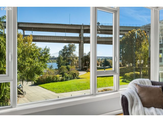 1920 S RIVER Dr 202, Portland, OR 97201