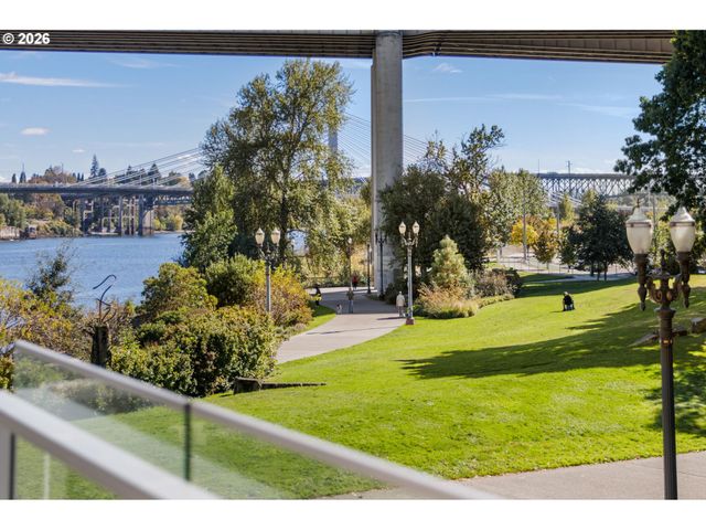 1920 S RIVER Dr 202, Portland, OR 97201