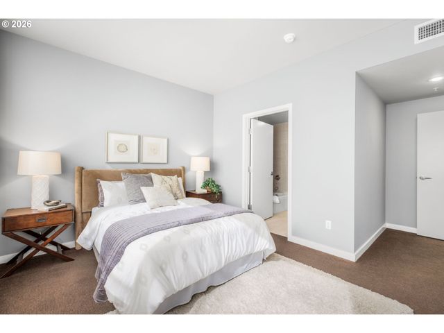 1920 S RIVER Dr 202, Portland, OR 97201