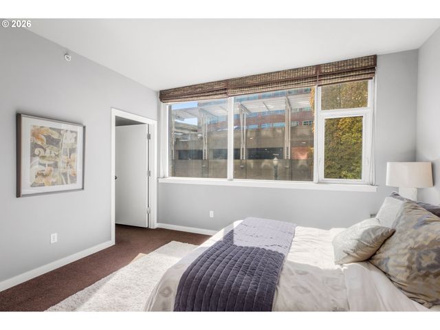 1920 S RIVER Dr 202, Portland, OR 97201