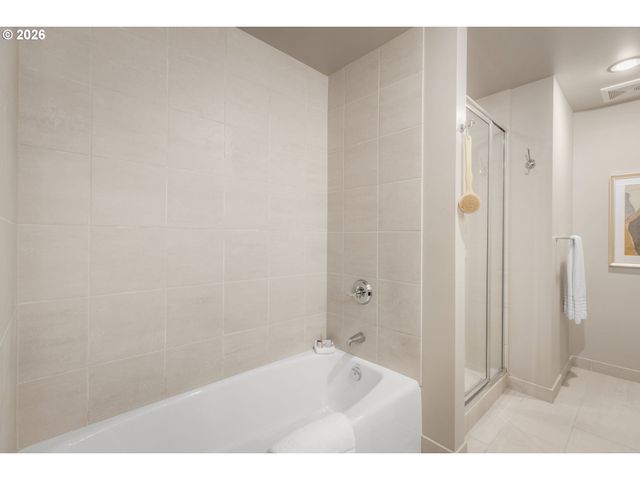 1920 S RIVER Dr 202, Portland, OR 97201