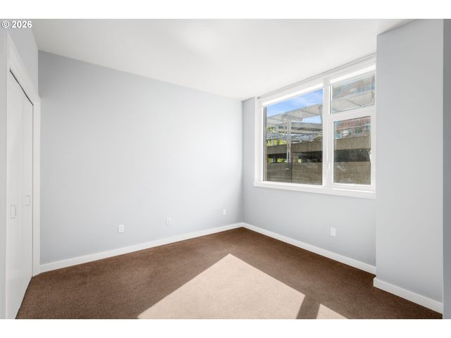1920 S RIVER Dr 202, Portland, OR 97201