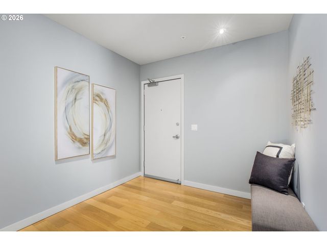 1920 S RIVER Dr 202, Portland, OR 97201
