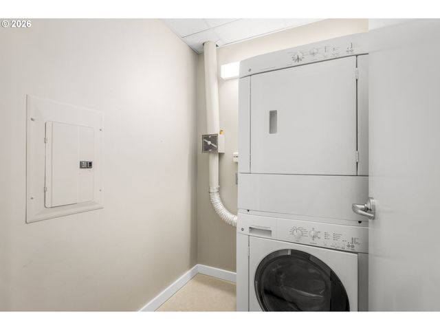 1920 S RIVER Dr 202, Portland, OR 97201