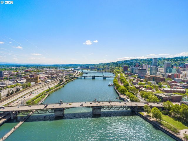 1920 S RIVER Dr 202, Portland, OR 97201