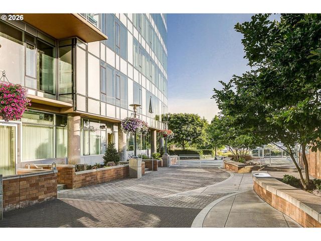 1920 S RIVER Dr 202, Portland, OR 97201