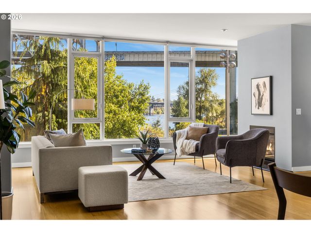 1920 S RIVER Dr 202, Portland, OR 97201