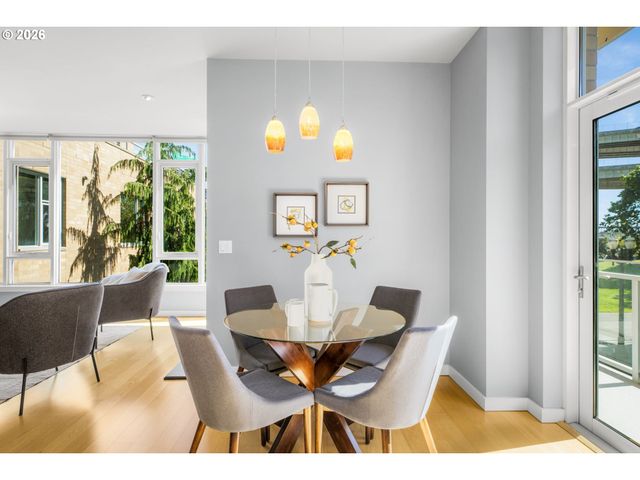 1920 S RIVER Dr 202, Portland, OR 97201