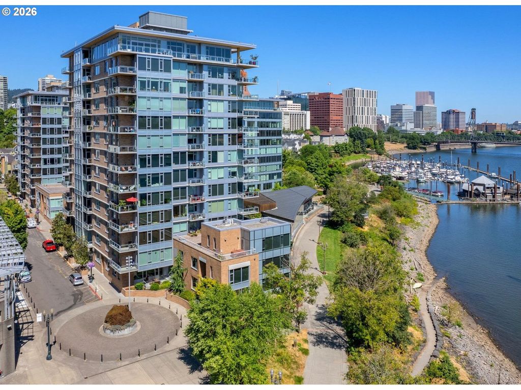 1920 S RIVER Dr 202, Portland, OR 97201