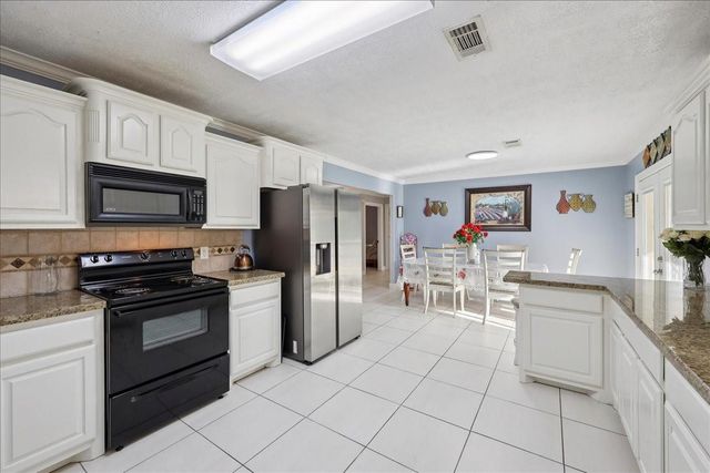 11156 Country Lane, Beaumont, TX 77705