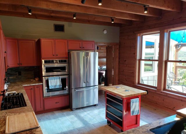 1039 Coventry RD, Spicewood, TX 78669
