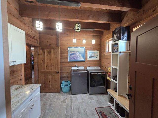 1039 Coventry RD, Spicewood, TX 78669