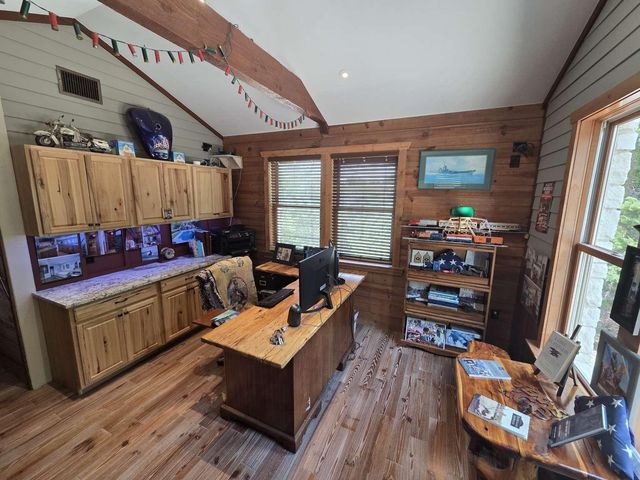 1039 Coventry RD, Spicewood, TX 78669
