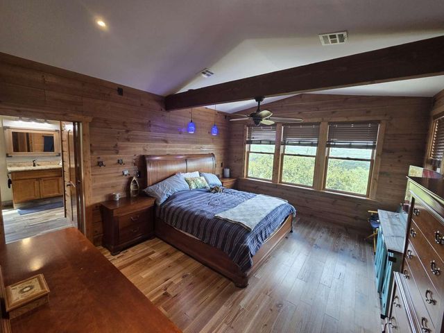 1039 Coventry RD, Spicewood, TX 78669