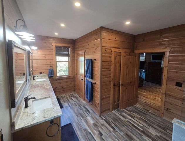 1039 Coventry RD, Spicewood, TX 78669