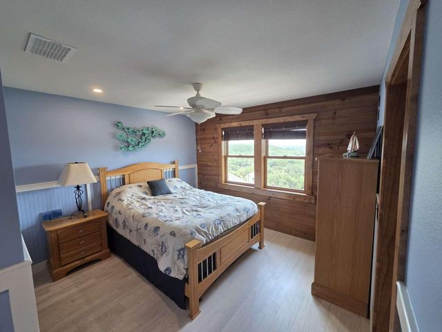 1039 Coventry RD, Spicewood, TX 78669