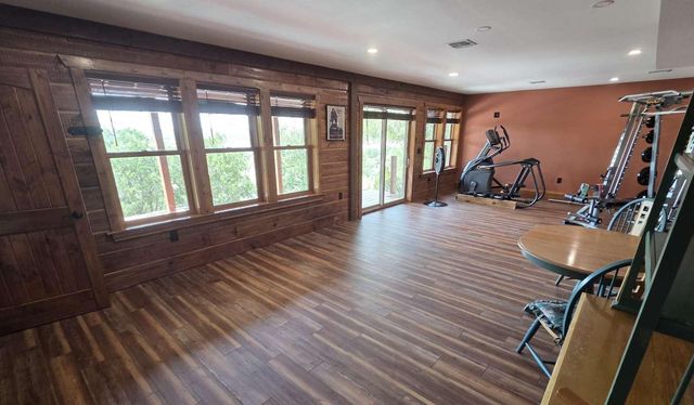 1039 Coventry RD, Spicewood, TX 78669