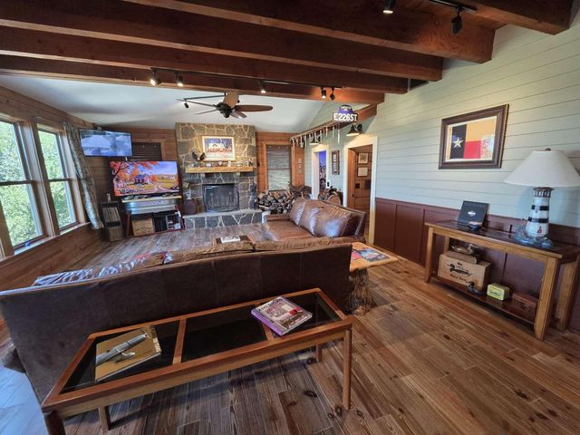 1039 Coventry RD, Spicewood, TX 78669
