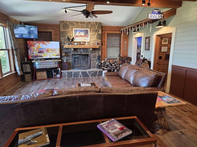 1039 Coventry RD, Spicewood, TX 78669