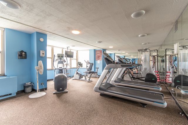 525 W Hawthorne Place 2706, Chicago, IL 60657