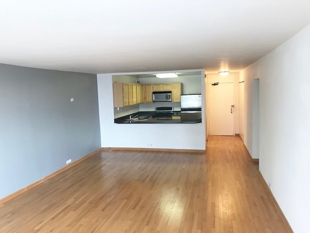 525 W Hawthorne Place 2706, Chicago, IL 60657