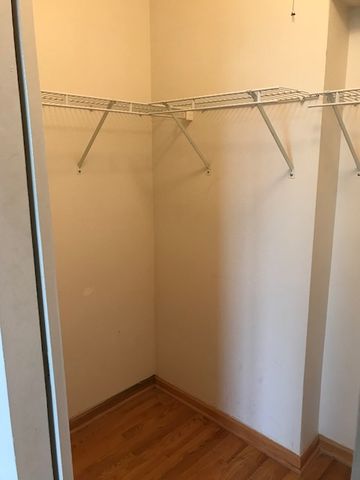 525 W Hawthorne Place 2706, Chicago, IL 60657