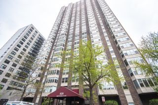 525 W Hawthorne Place 2706, Chicago, IL 60657