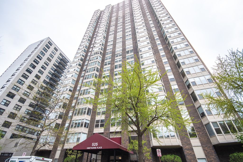 525 W Hawthorne Place 2706, Chicago, IL 60657