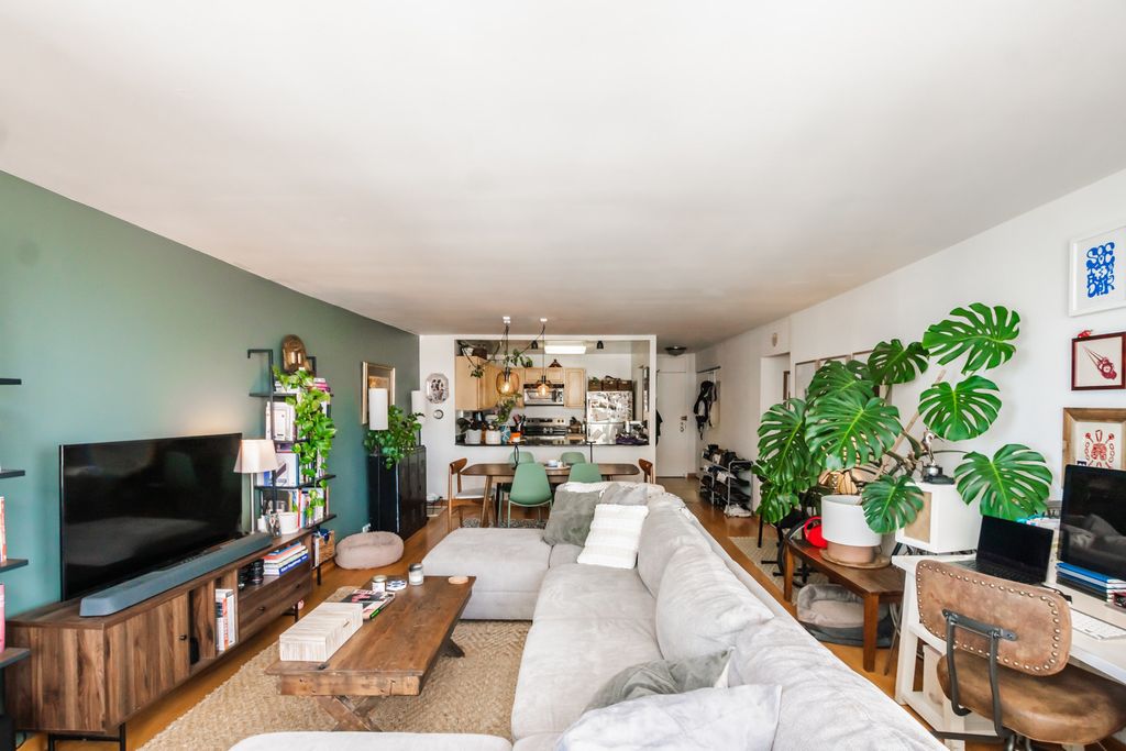 Image 5 of property listing at 525 W Hawthorne Place 2706, Chicago, IL 60657
