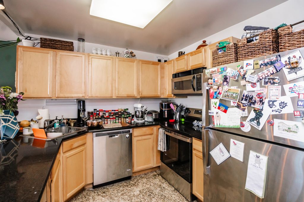 Image 9 of property listing at 525 W Hawthorne Place 2706, Chicago, IL 60657