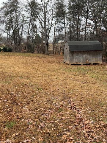 3724 Fall Creek School Road, East Bend, NC 27018