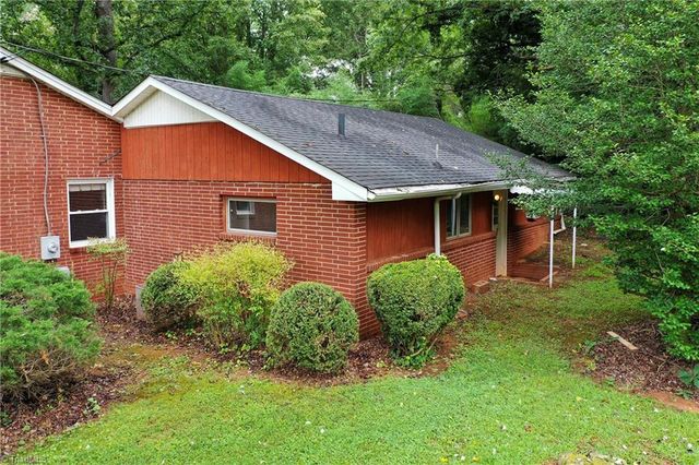 3155 Briarcliffe Road, Winston-salem, NC 27106