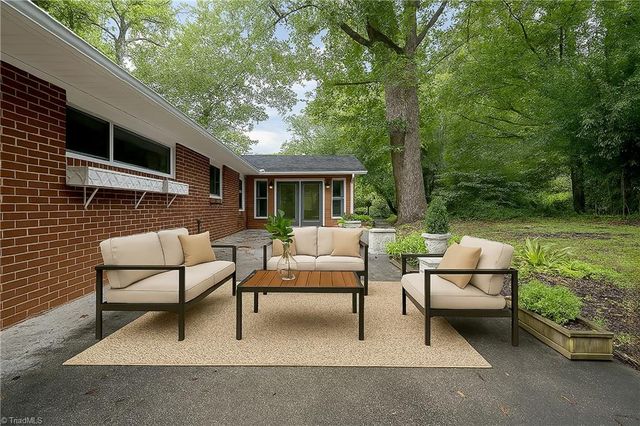 3155 Briarcliffe Road, Winston-salem, NC 27106