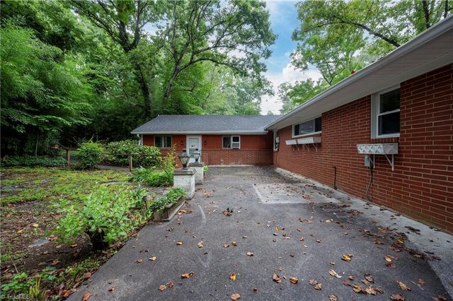 3155 Briarcliffe Road, Winston-salem, NC 27106