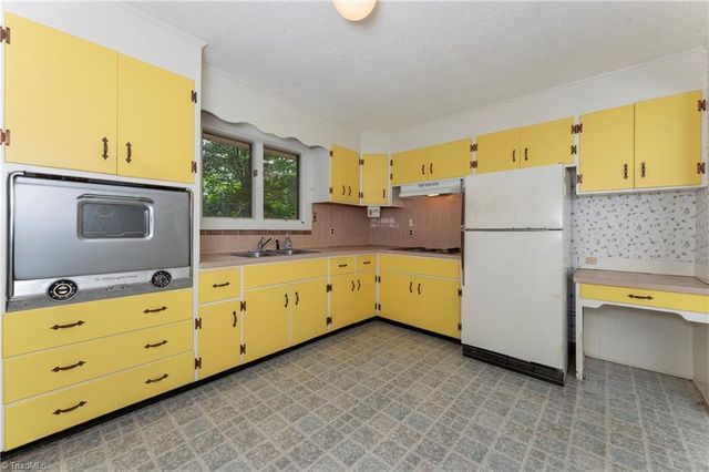 3155 Briarcliffe Road, Winston-salem, NC 27106