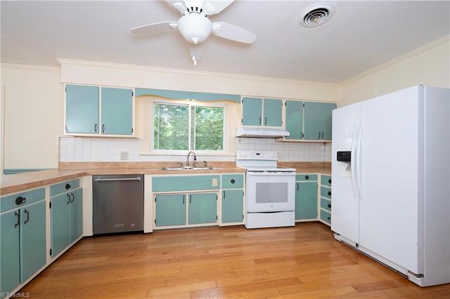 3155 Briarcliffe Road, Winston-salem, NC 27106