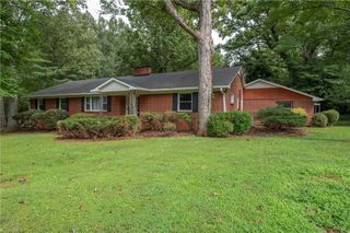3155 Briarcliffe Road, Winston-salem, NC 27106