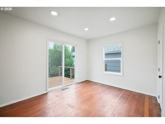 527 24TH Ave, Longview, WA 98632
