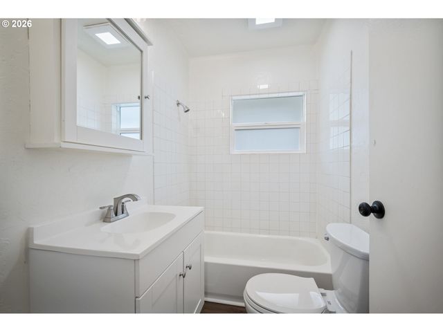 527 24TH Ave, Longview, WA 98632