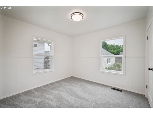 527 24TH Ave, Longview, WA 98632