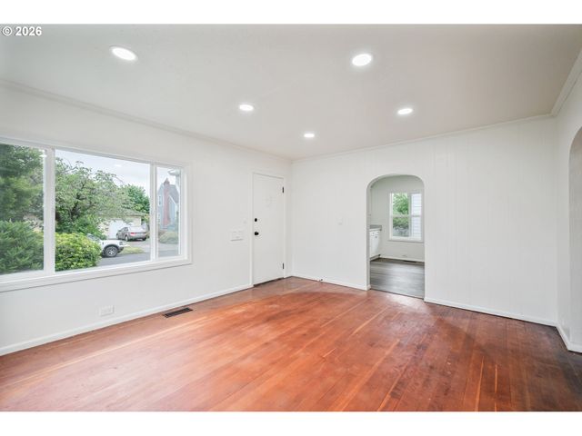 527 24TH Ave, Longview, WA 98632