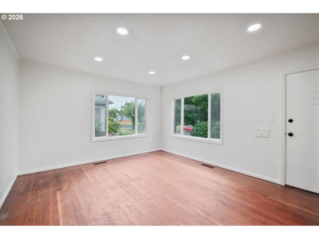 527 24TH Ave, Longview, WA 98632