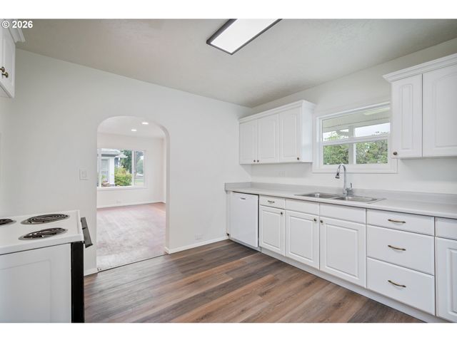 527 24TH Ave, Longview, WA 98632