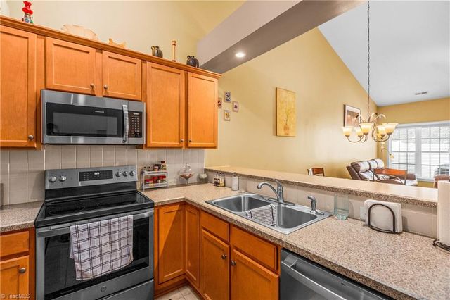 905 Pelican Lane, Clemmons, NC 27012